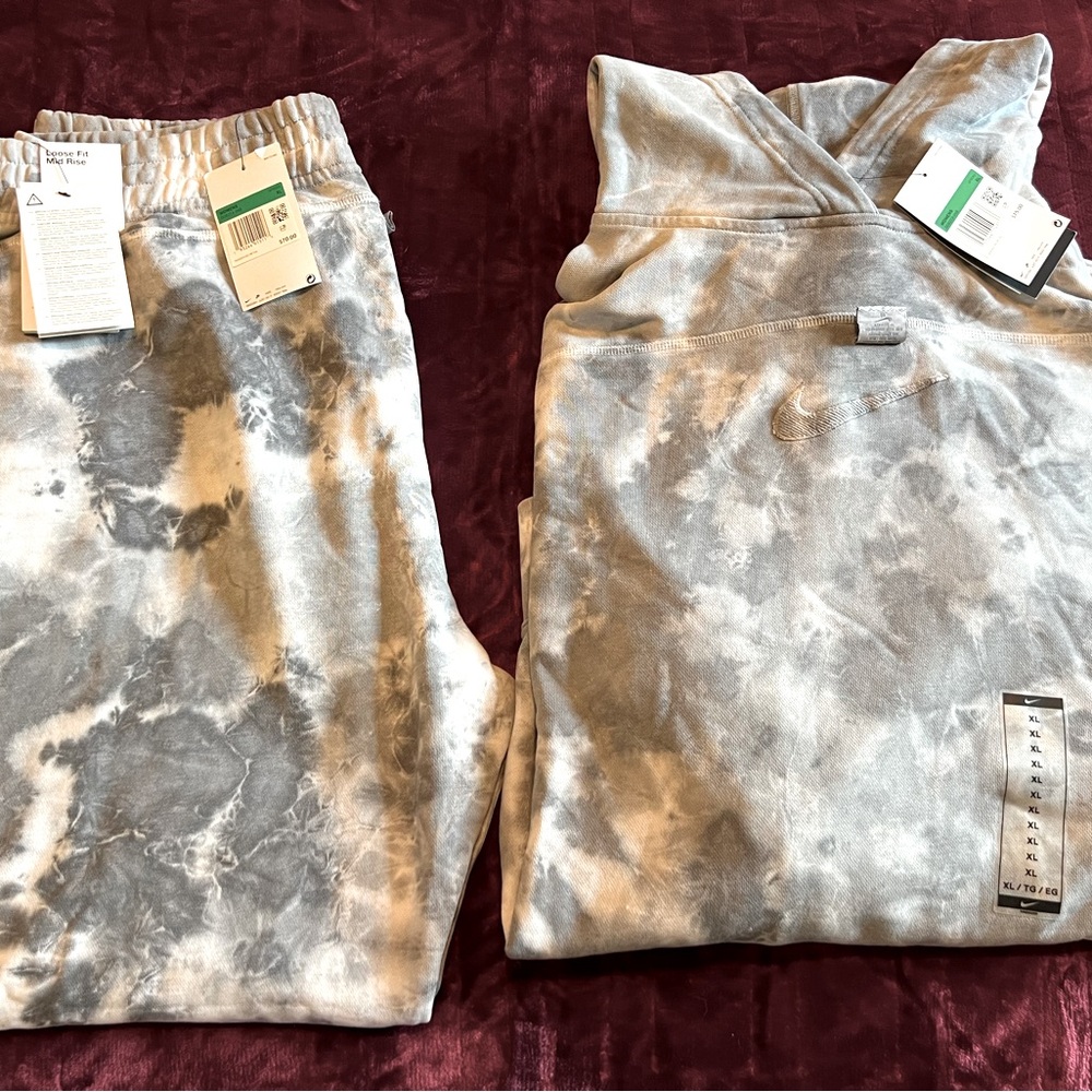 NWT Nike Women’s Jogger Set XL